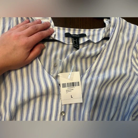 Vertical Striped Tie Top - Picture 4 of 8